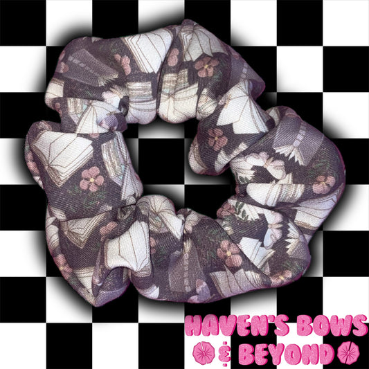 Books regular scrunchie